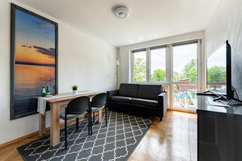Oliwa Homely Apartment by BookingHost
