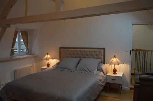 Giường trong phòng chung tại Au Coeur d'Amiens