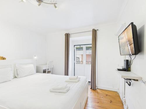 Charming 1BR w/ Terrace in Alfama | By Airnest