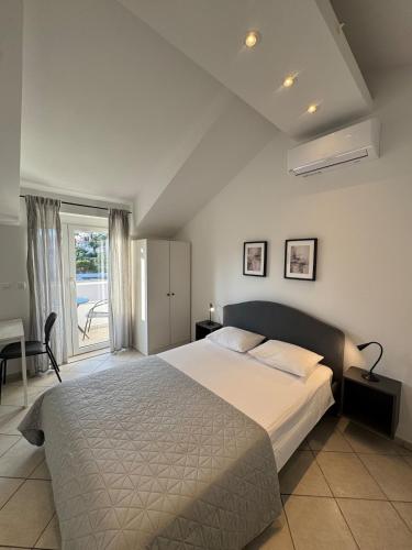 Studio apartment M A R 2