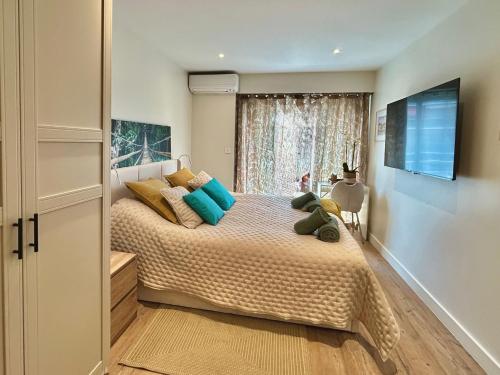 Riviera Morning Balcony studio steps from the beach