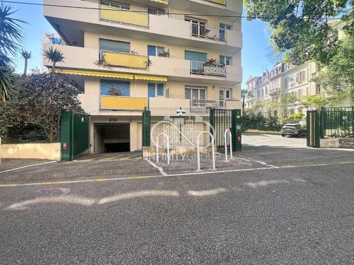 Élégance & Confort à Cannes – Superbe 3 Pièces Rénové avec Terrasse & Parking