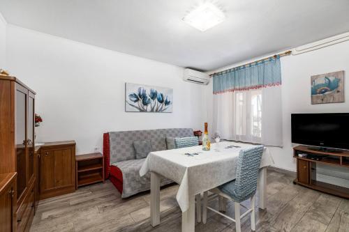 Apartment Erin by Rent Istria