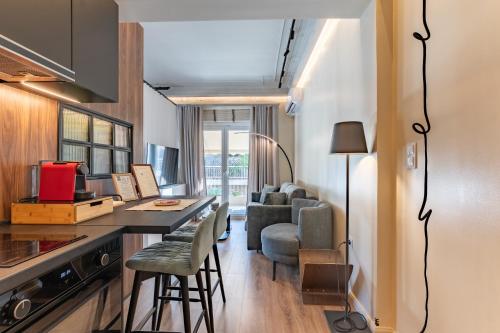 Stylish Apartment-Large Sunny Balcony-Central Pagrati-MARE Luxury Suites B