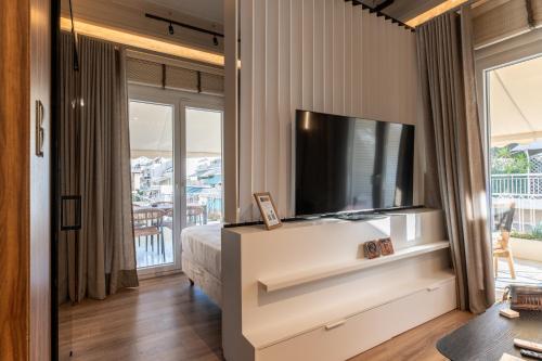 Stylish Apartment-Large Sunny Balcony-Central Pagrati-MARE Luxury Suites B