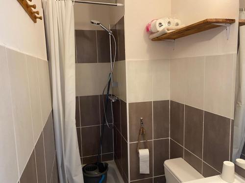 Studio Cabine climatisé avec parking privé
