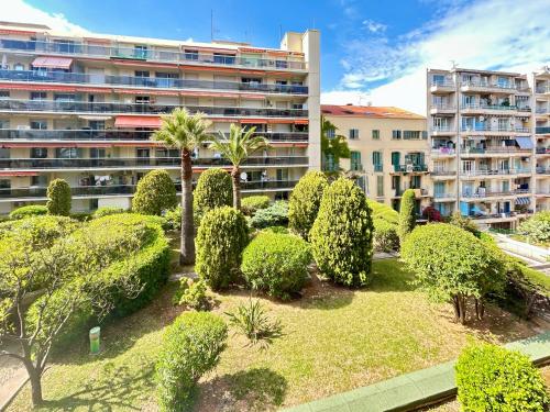 Riviera Morning Balcony studio steps from the beach