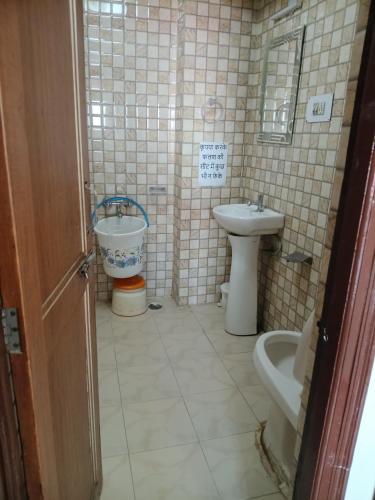 a bathroom with a sink and a toilet and a tub at HOTEL MALOOK A blink away from Mall Road in Shimla