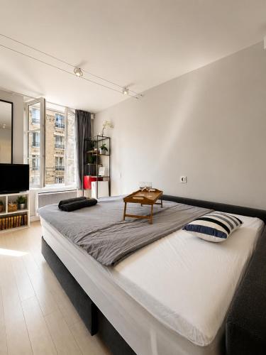 Modern and bright studio Bastille Le Marais