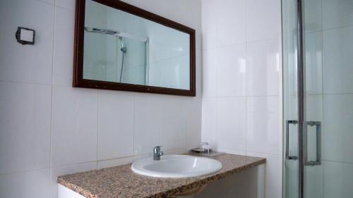 a bathroom with a sink and a mirror at Hotel Ocean View & Restaurante Seafood in São Filipe