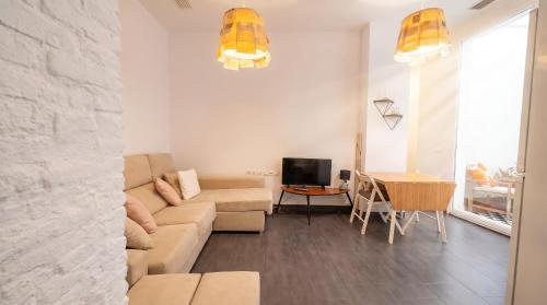 Bright 2BR home with double patio Macarena