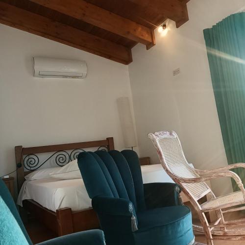 a bedroom with two chairs and a bed at Douro Balcony in Resende