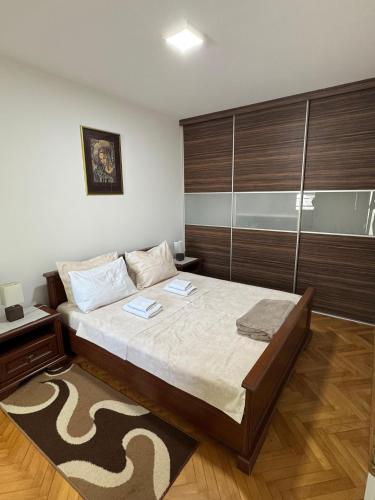 a bedroom with a large bed in a room at M&G centar grada in Požarevac