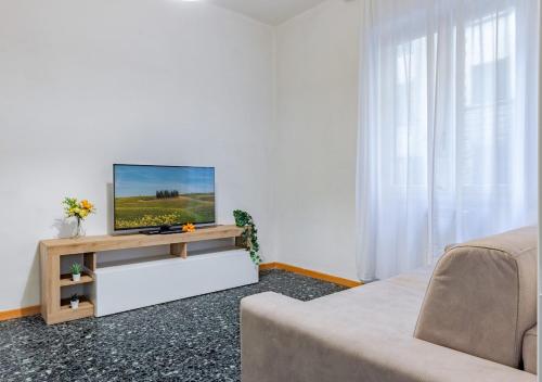 brd 41 5- Affordable 3-Room 2-Bathroom Lift Ponte Vecchio