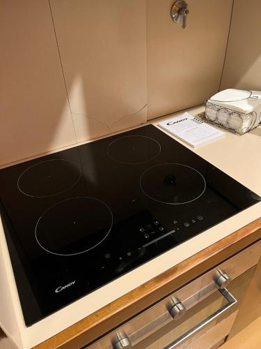 2 Bedroom Flat at just 4 tube stops from Coliseum