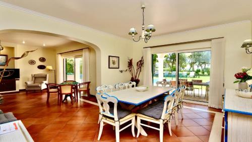 Villa Estrelicia 106 - Clever Details with "heated" pool