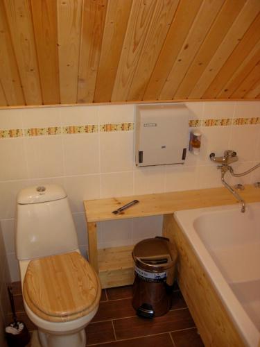Bilik mandi di Guesthouse Leiputrija