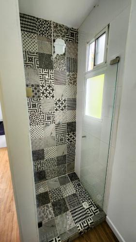 a bathroom with a shower with a glass door at Kolibri Containers Boyacá in Guayatá
