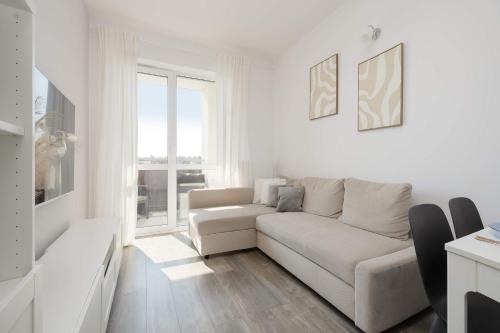 Modern Apartment with Parking and Balcony by Noclegi Renters
