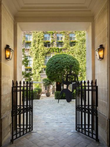 Hôtel du Petit Moulin, Haute Couture hotel by Lacroix photo 51