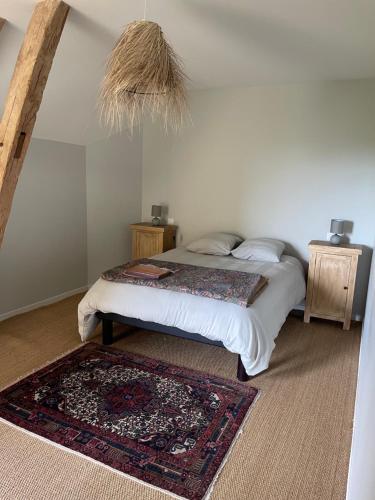 a bedroom with a bed and a rug in a room at Eden in Ceton