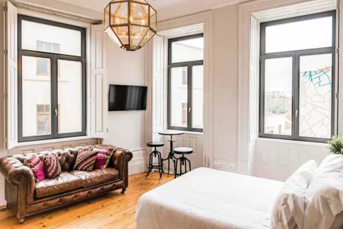 18th Century Italia Suite with Historic Charm & Modern Luxury in Central Porto 2N