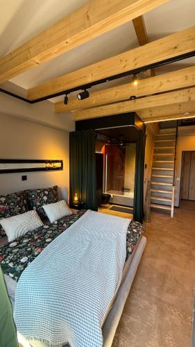 a bedroom with a large bed in a room at Gleisbett 12-2 in Meiningen