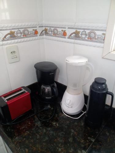 a kitchen counter with a blender and a toaster at Casa de temporada em Araruama in Araruama
