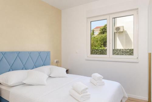 DalmaVita - Luxury Apartment with Private Garden, Just 5 Min Walk to Trogir UNESCO Heritage Center