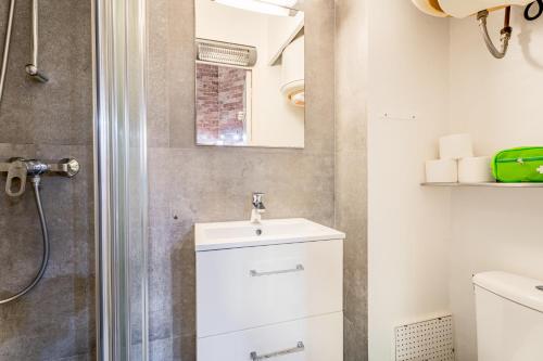 a bathroom with a sink and a shower at Meilleur emplacement de Nice Charming Flat #3 in La Celle-sous-Gouzon