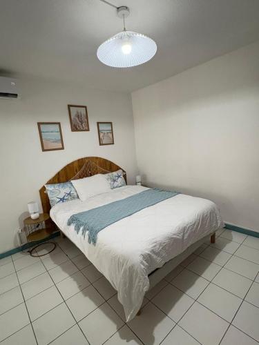 a bedroom with a large bed in a room at Appartement ALYA in Les Trois-Îlets
