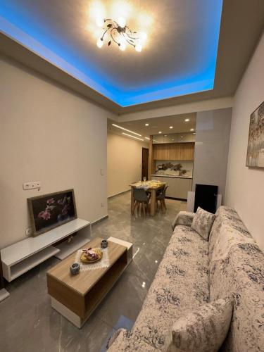 Luxury Haven Fully Renovated Designer Apartment