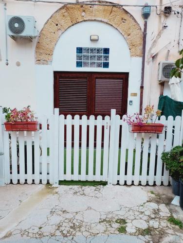 House Under Arch photo 7