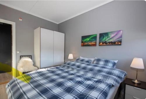 a bedroom with a blue and white bed and a cabinet at Modern apartment with amazing location in Hol