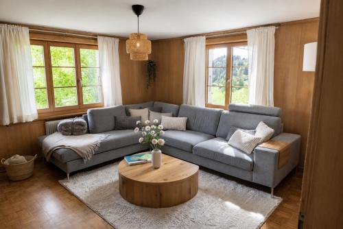 Cozy alpine retreat with mountain view Gstaad