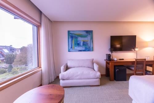 Wyndham Puerto Varas Pettra — Quiet street view