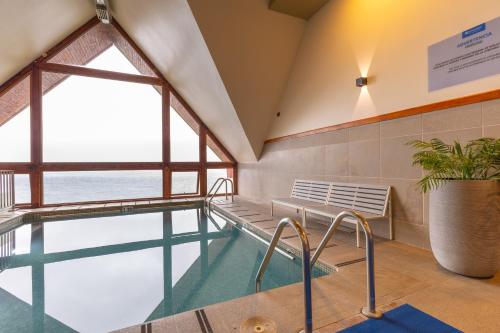 Wyndham Puerto Varas Pettra — Swimming pool