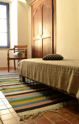 a bedroom with a bed with a wooden headboard at Gîte 'An Kay Ou' - L'Aiglette in Pontaix