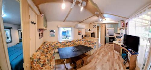 a living room and kitchen in a tiny house at Evasion Charente in Sémussac