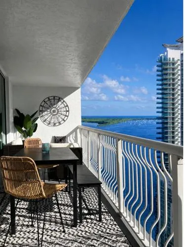 Brickell Luxe - Best Balcony - 32nd Fl - Luxe Waterfront & City Views - Furnished Balcony - Walk-Water-WiFi photo 1