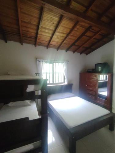a bedroom with two bunk beds and a window at El Renacer in San Gil