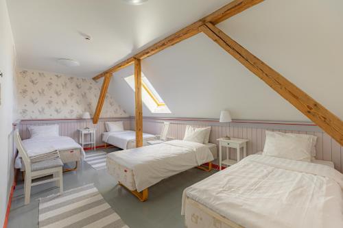 a room with two beds and a table and chairs at Vasekoja Holiday Complex in Möldri