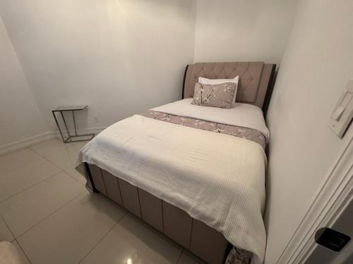 a small bed in a corner of a room at Condominium Sunny Isles Ocean Reserve in Sunny Isles Beach