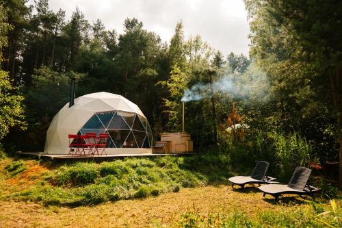 Siedlisko Rogówko - Glamp nad jeziorem z prywatną balią z jacuzzi