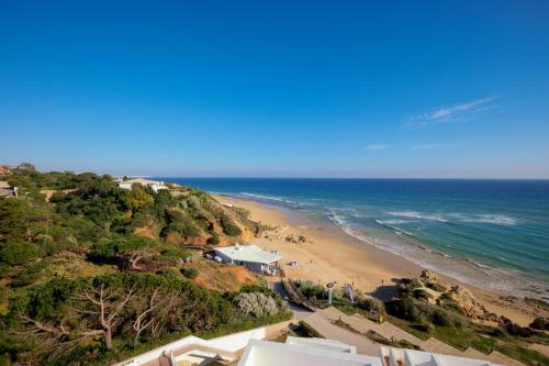 an aerial view of a beach and the ocean at Muthu Clube Praia da Oura in Albufeira
