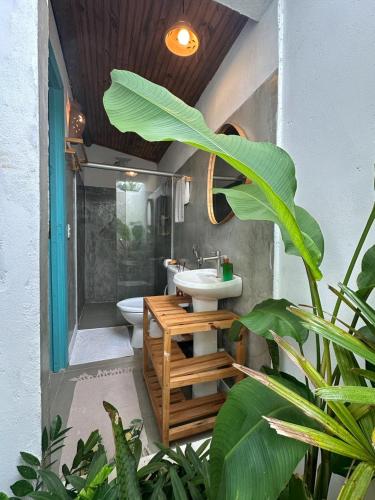 a bathroom with a sink and a toilet and a shower at OCA Caraíva in Caraíva