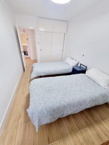 Modern 1 Bedroom Apartment Seaview & Mountain View