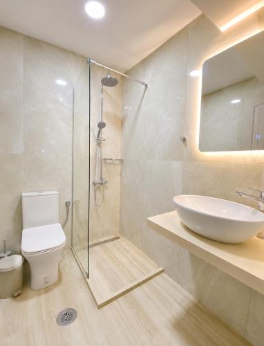 a bathroom with a sink and a toilet and a shower at Studios Prodromidis Πρεβεζα in Preveza