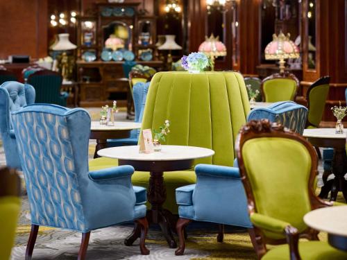 a dining room with tables and chairs and tables and chairs at Grand Mercure Imperial Palace Seoul Gangnam in Seoul