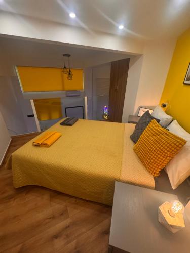 Yellow Skg City Loft